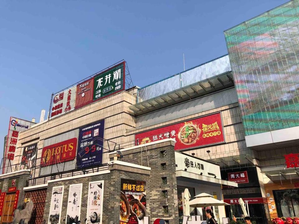 G【绿光】嘉洲广场/金铂天地商圈/轻奢北欧风/干净卫生/巨幕投影 Apartment in Guangzhou