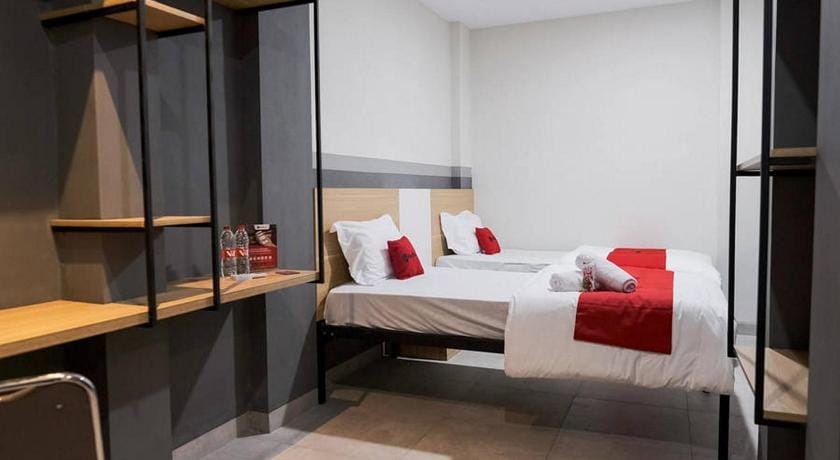 RedDoorz Plus near Taman Anggrek Mall Hotel in Jakarta