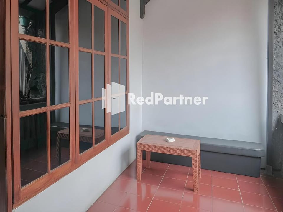 Pondok Damai Guest House Syariah Mitra RedDoorz Hotel in West Java