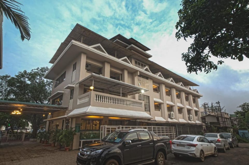 Aron Resort Lonavala Near Old Mumbai Pune Highway Hotel in Lonavla