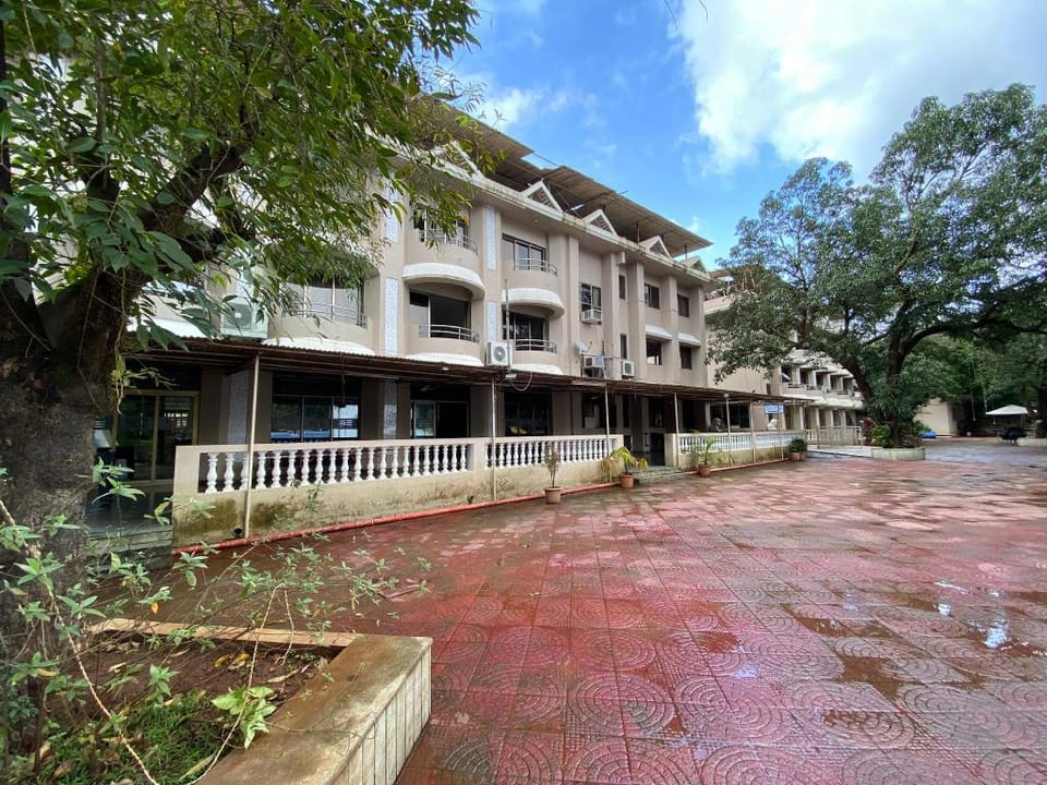 Aron Resort Lonavala Near Old Mumbai Pune Highway Hotel in Lonavla