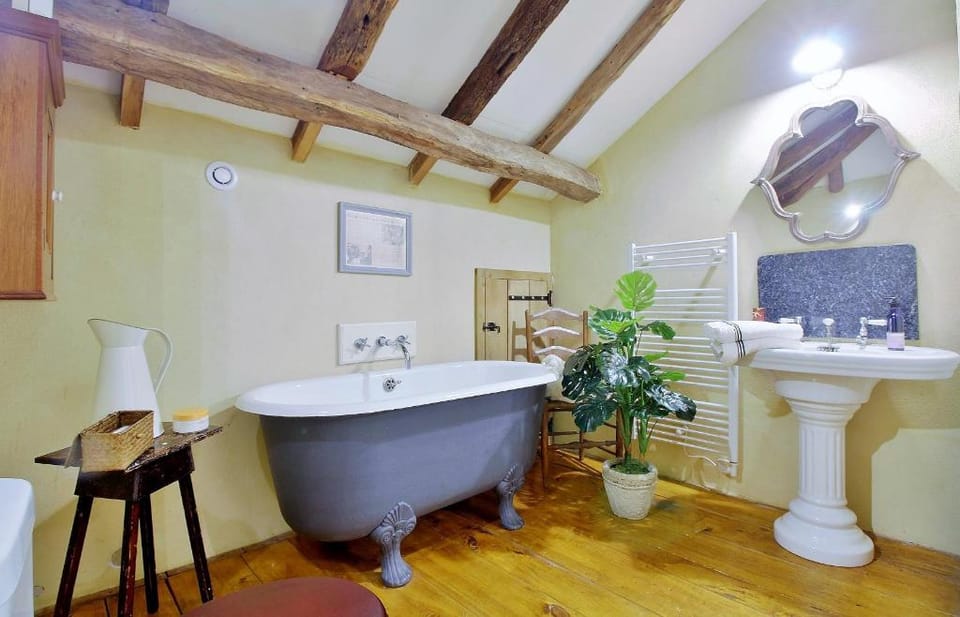 Large country house with private pool rated 5★  Villa in Occitanie