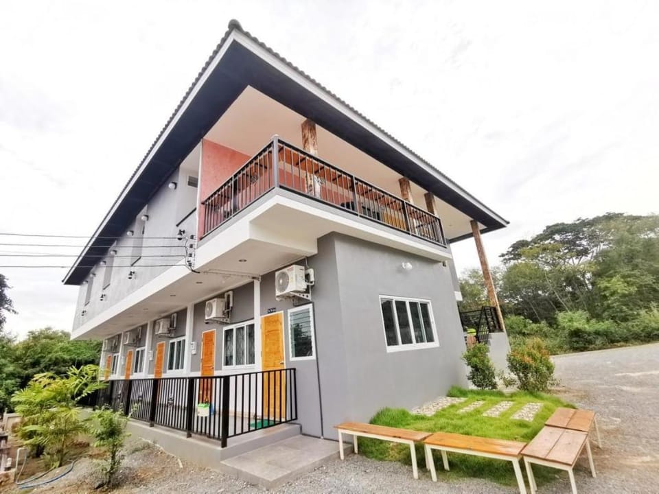ลิตเติ้ล ฮิลล์ สัตหีบ รีสอร์ท ( Little Hill Sattahip Resort ) Hotel in Chon Buri Changwat
