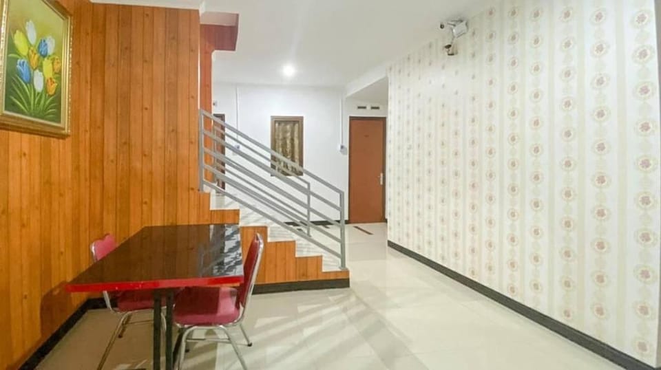 RedDoorz Plus @ Rawamangun Hotel in Jakarta