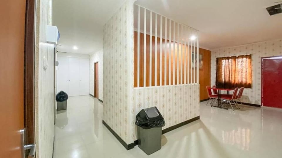 RedDoorz Plus @ Rawamangun Hotel in Jakarta