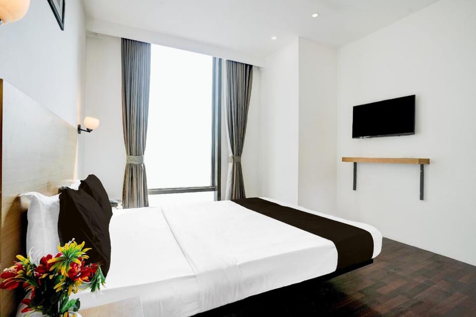 Super Townhouse PBG Mall Vashi Hotel in Maharashtra
