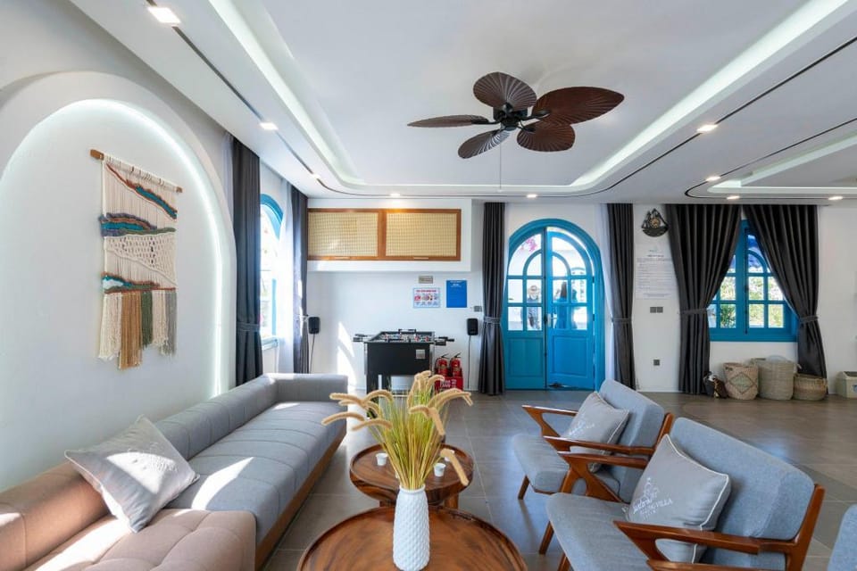 Biệt thự Santorini  (Santorini Hạ Long Villa) Villa in Laos