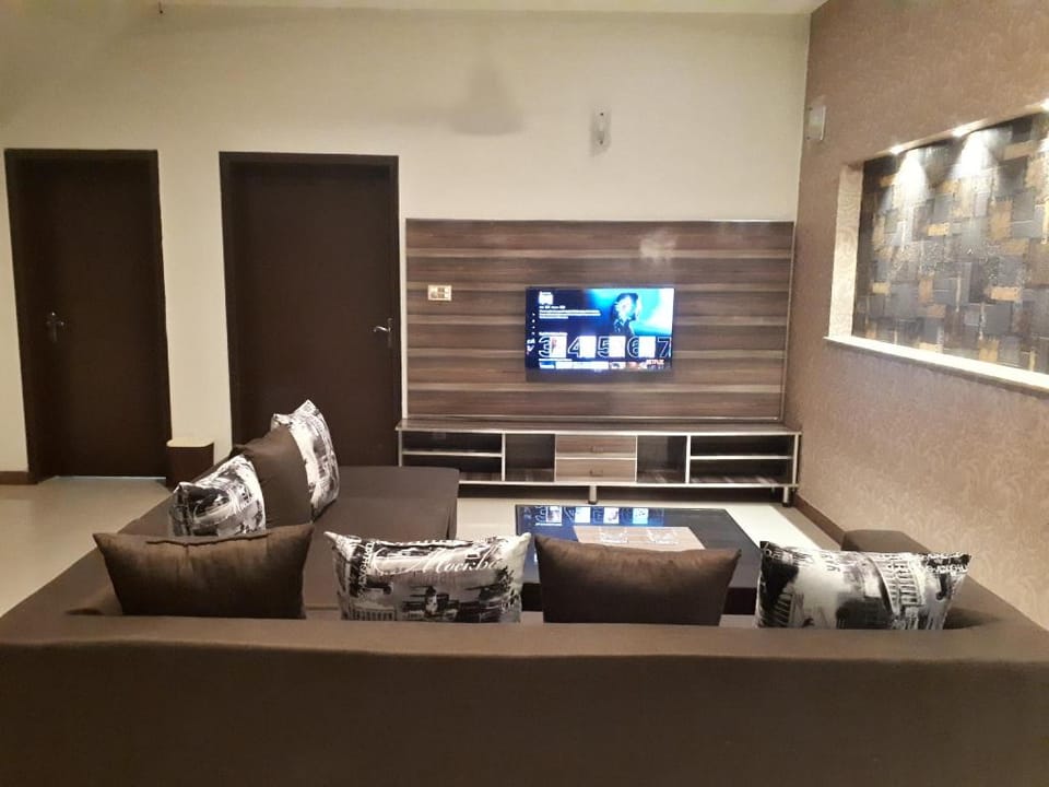 Bright & Stylish House 3BHK Near Lahore Ring Road Vacation rental in Lahore