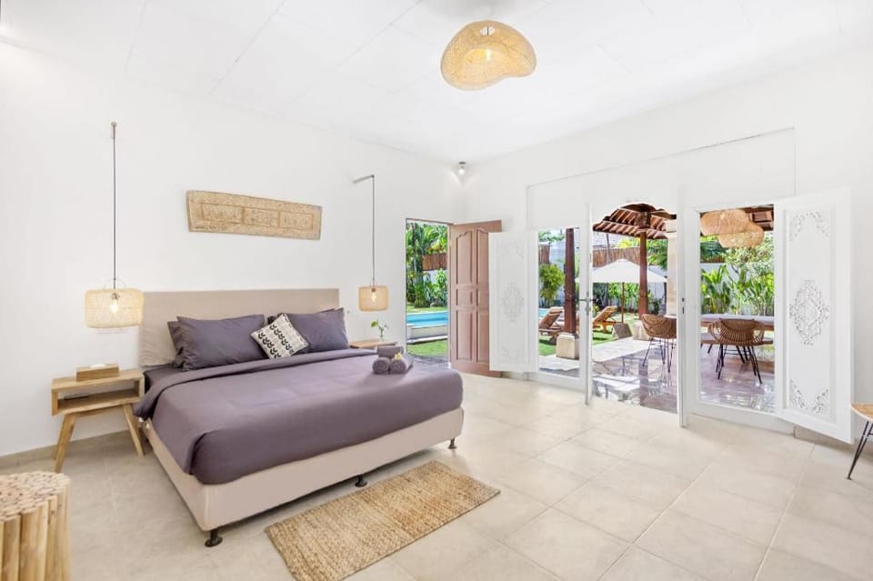Villa Cologne (6 BDR), 2 Pools, Garden, Near Beach Villa in Kuta
