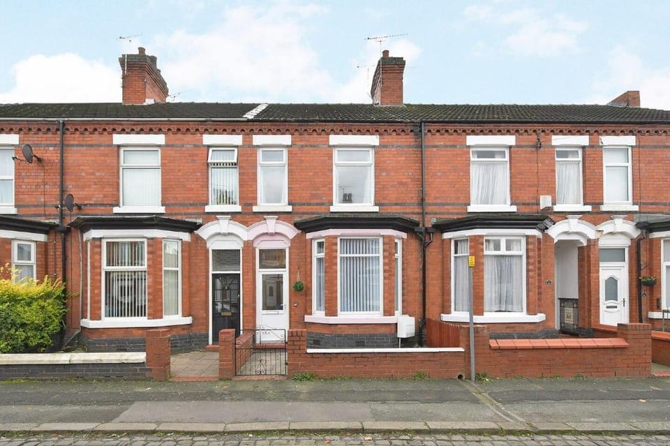 Somerville House | Beautiful Four Bedroom Home Vacation rental in Crewe