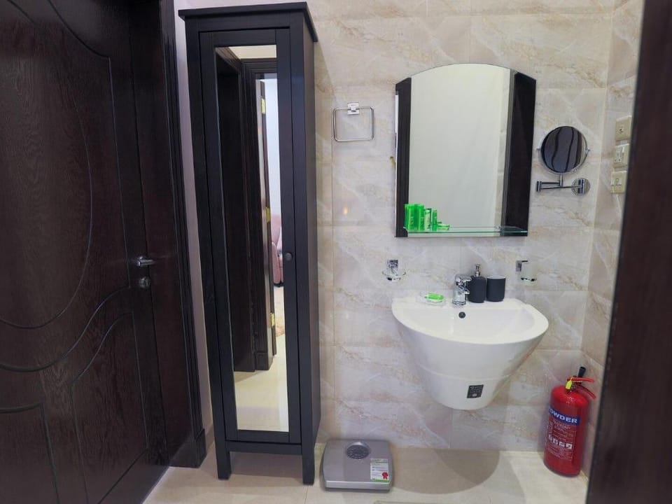 Relax/Enjoy Time w Manazil Alyasmin 2BR/3BA/Office Apartment in Riyadh
