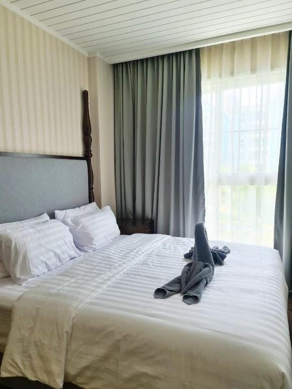 Grand florida Seaview-1BR-Step to jomtien beach Apartment in Pattaya City