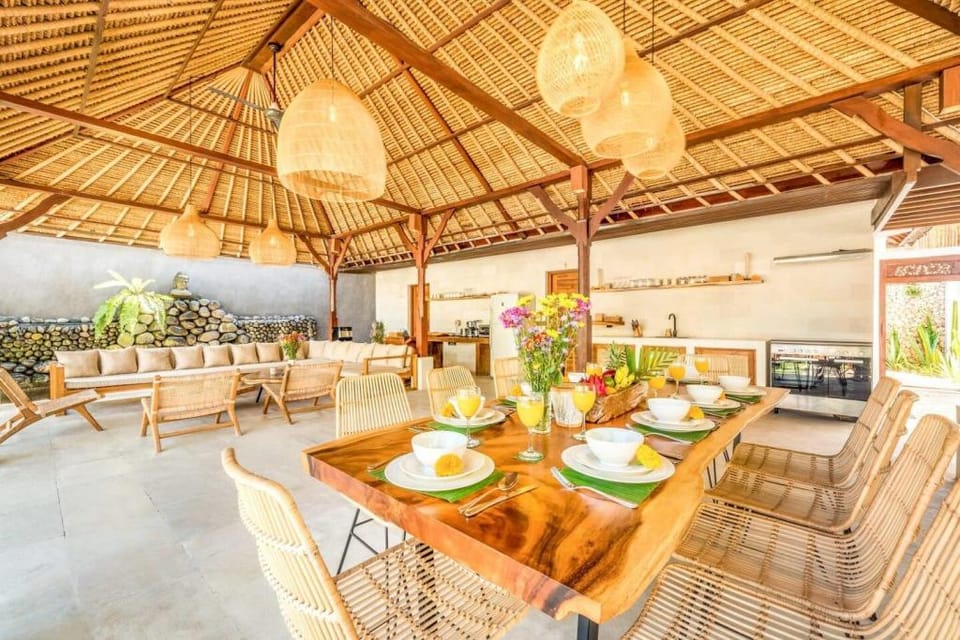 Villa Toscana (7 BDR) Luxury Villa, 3 pool Villa in North Kuta