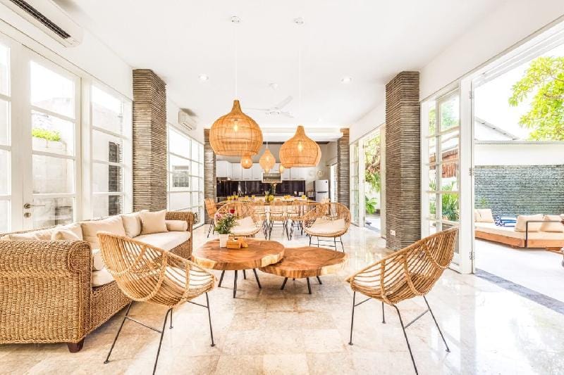 Villa Milano (6 BDR), prime Location, Pool, Garden Villa in North Kuta