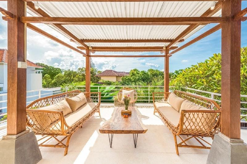 Villa Milano (6 BDR), prime Location, Pool, Garden Villa in North Kuta