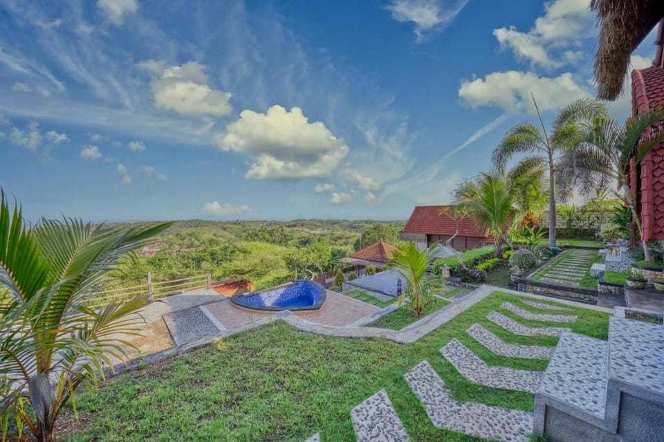 Sebuluh Sunset Hill Hotel in Nusapenida