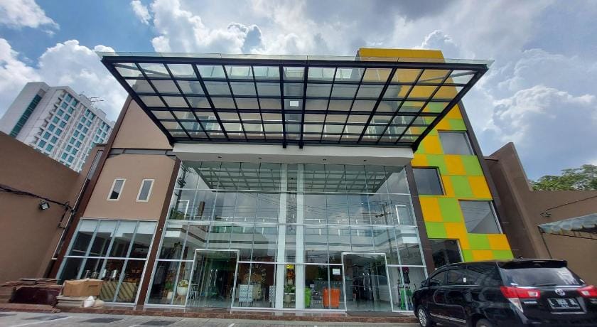 OYO 90584 Rumah Familiku Syariah Hotel in Surabaya