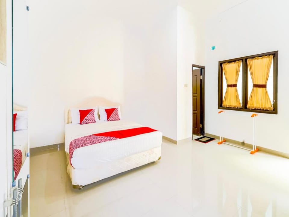 OYO 90595 Ferezsa Kost Syariah Hotel in Indonesia