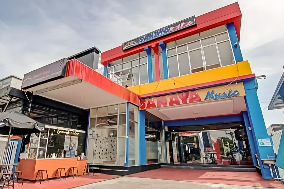 RedDoorz Syariah near RS Mata Padang Hotel in Padang