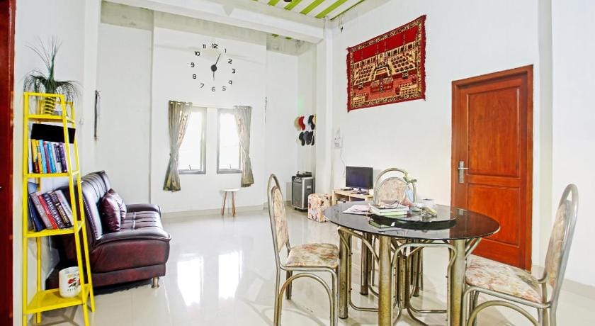 OYO Life 90587 Domen Homestay Syariah Hotel in Indonesia