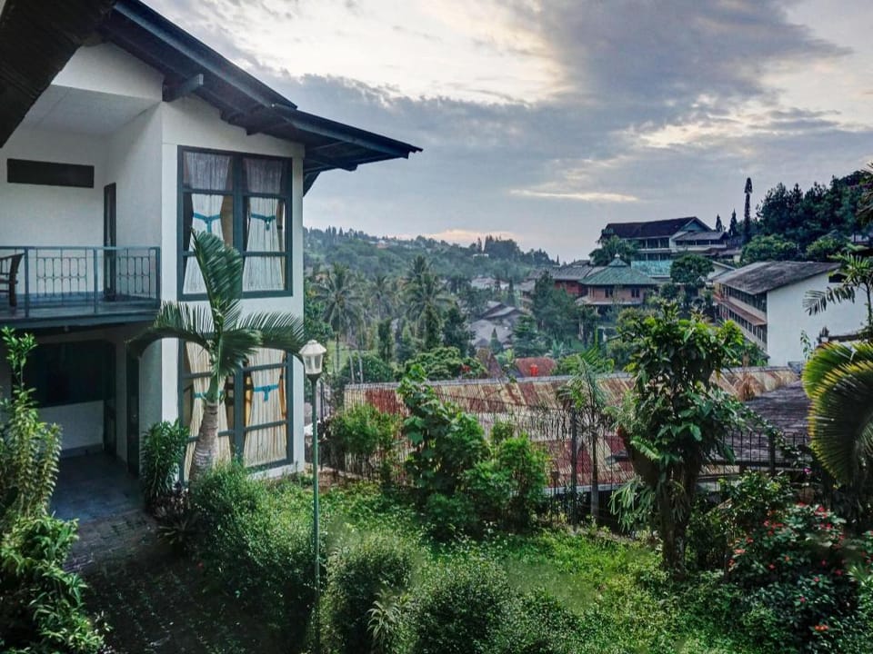 Hotel O 90596 Hotel Griya Astoeti Hotel in Cisarua