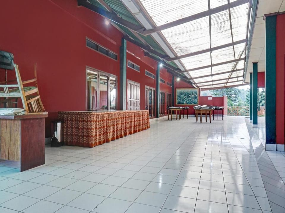 Hotel O 90596 Hotel Griya Astoeti Hotel in Cisarua