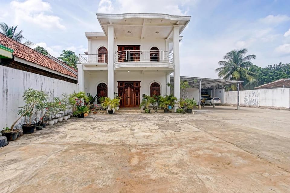 OYO 90585 Saka Ganta Guest House Syariah Hotel in Indonesia