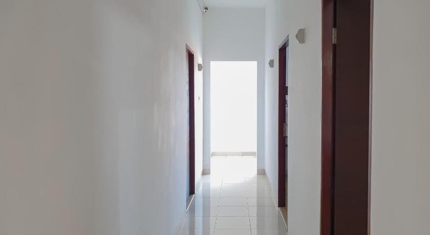 RedDoorz near Istana Plaza 3 Hotel in Bandung