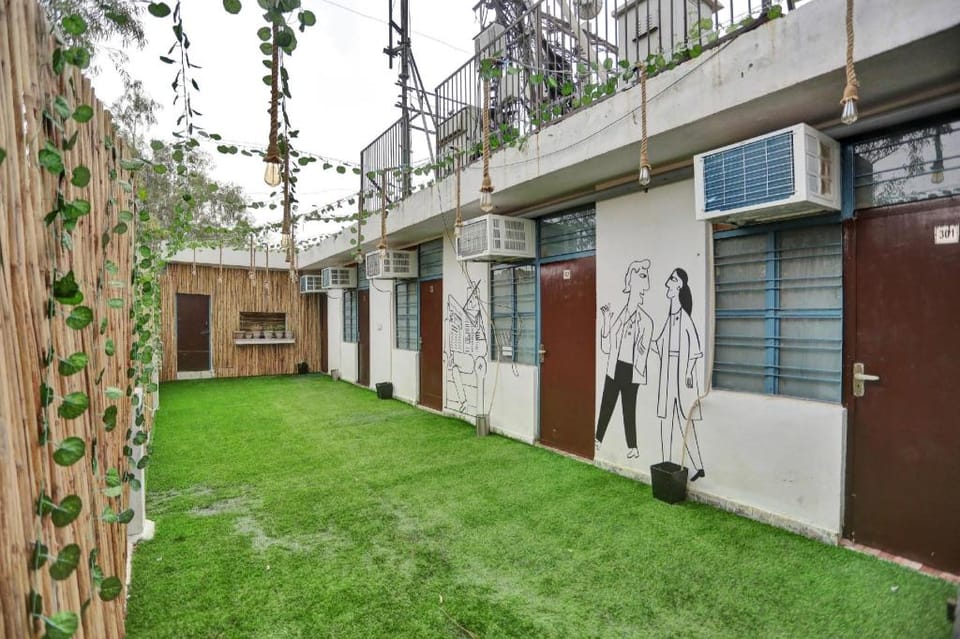 Hotel O Sky View Residency Hotel in Delhi