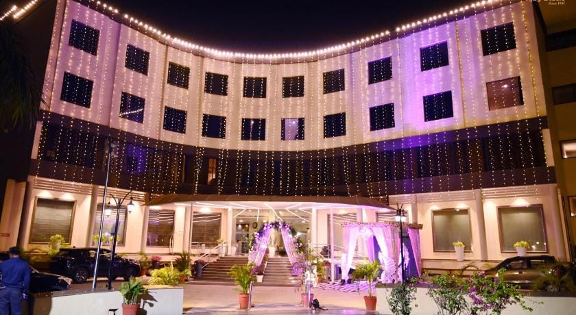 CHINMAY RESORT & HOTEL Hotel in Lucknow