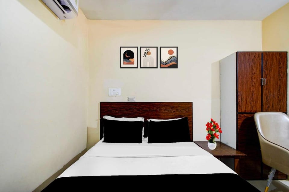 Hotel O Nampally Metro Station Hyderabad Hotel in Hyderabad