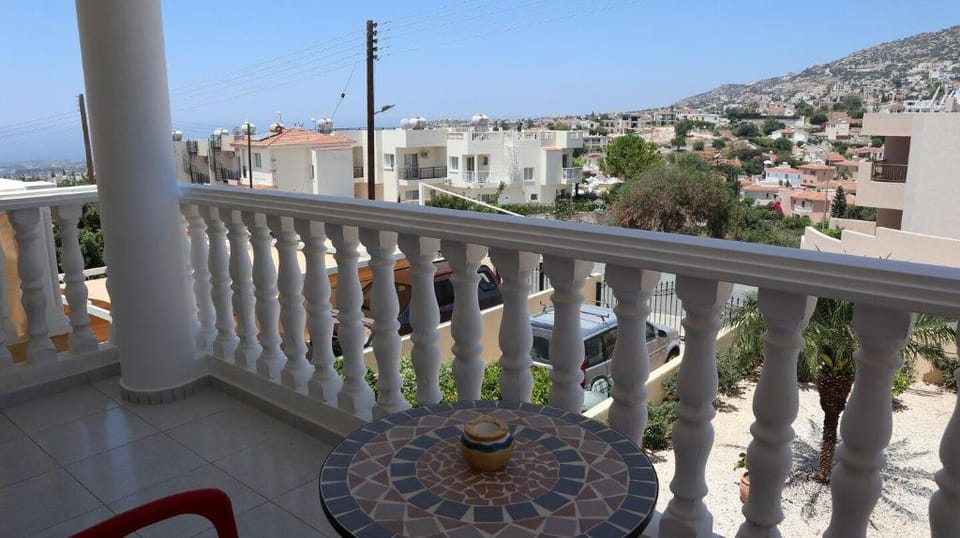 Dianas Heights 2 bed townhouse with communal pool Vacation rental in Peyia