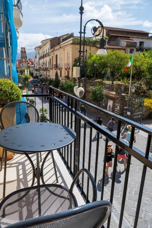 Stanza Carmela con balcone centro storico Sorrento Apartment in Sorrento