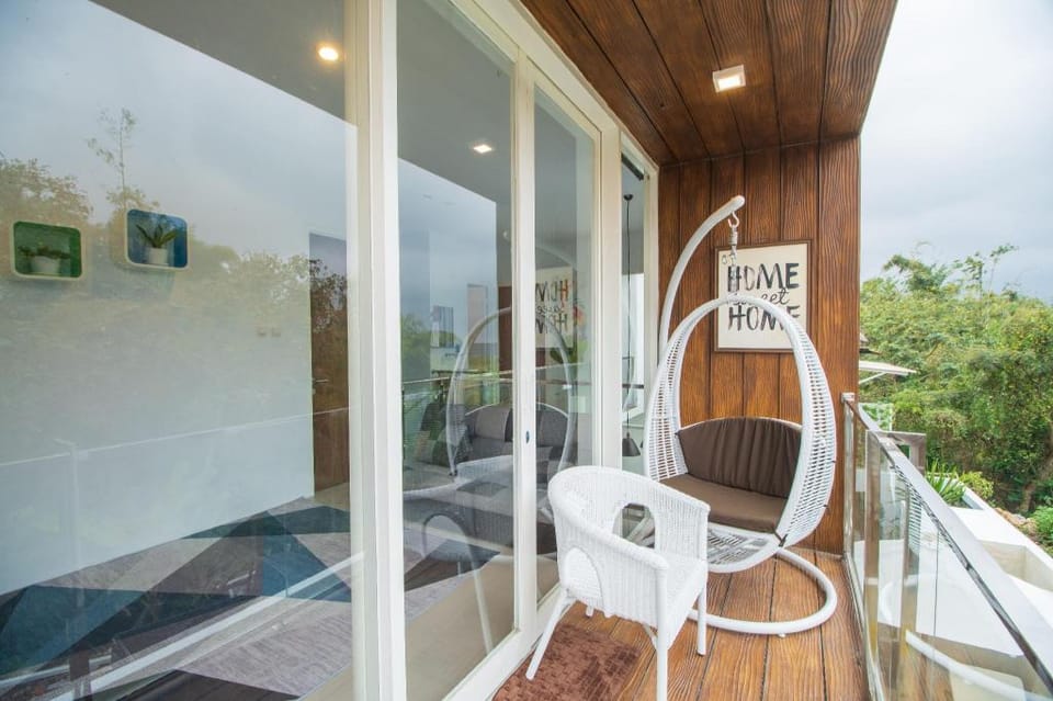 White House Villa Batu . Private Pool. 3 KT. 3 KM  Villa in Batu