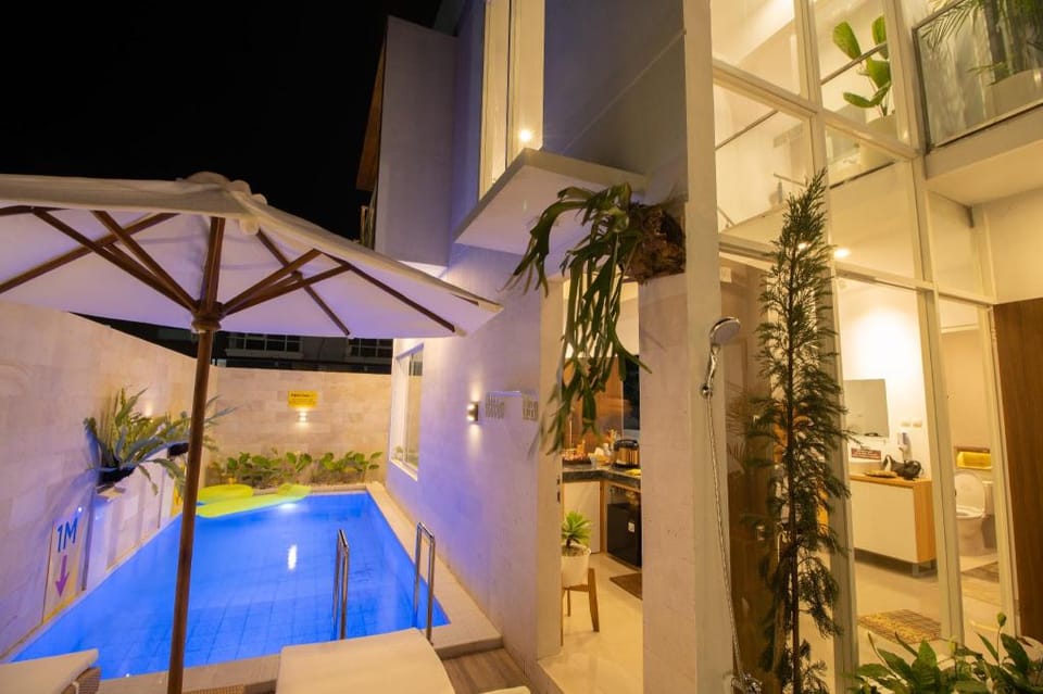 White House Villa Batu . Private Pool. 3 KT. 3 KM  Villa in Batu