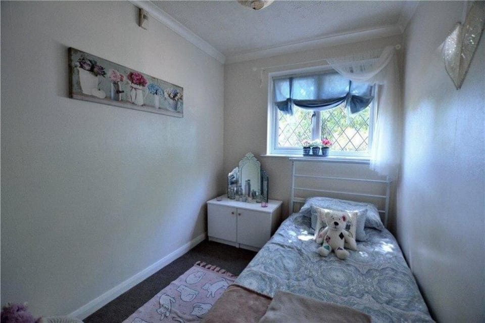 Stunning Spacious Contemporary 2 Bedroom Flat Vacation rental in London Borough of Hillingdon