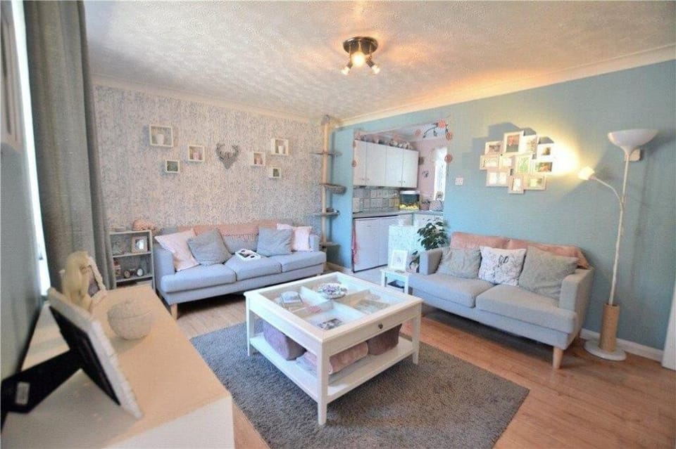 Stunning Spacious Contemporary 2 Bedroom Flat Vacation rental in London Borough of Hillingdon