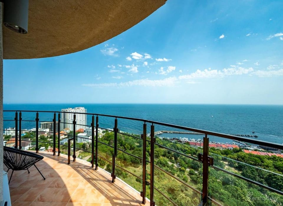 Pearl Luxury Apartment with Terrace Apartment in Odessa