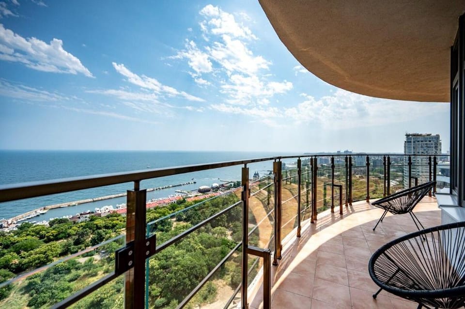 Pearl Luxury Apartment with Terrace Apartment in Odessa