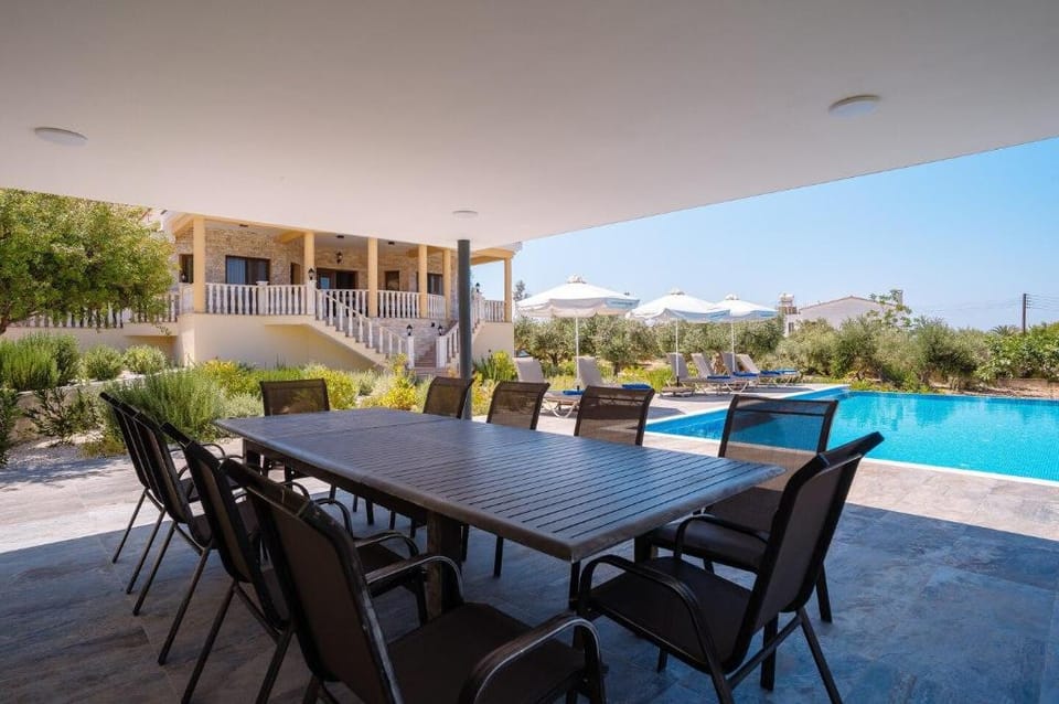 Andrea Villa 5 bedroom with swimming pool Villa in Peyia