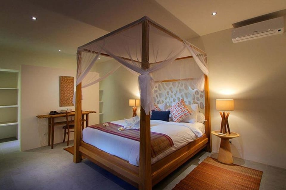 Renovated Villa Zayya, Central Oberoi Seminyak Villa in North Kuta