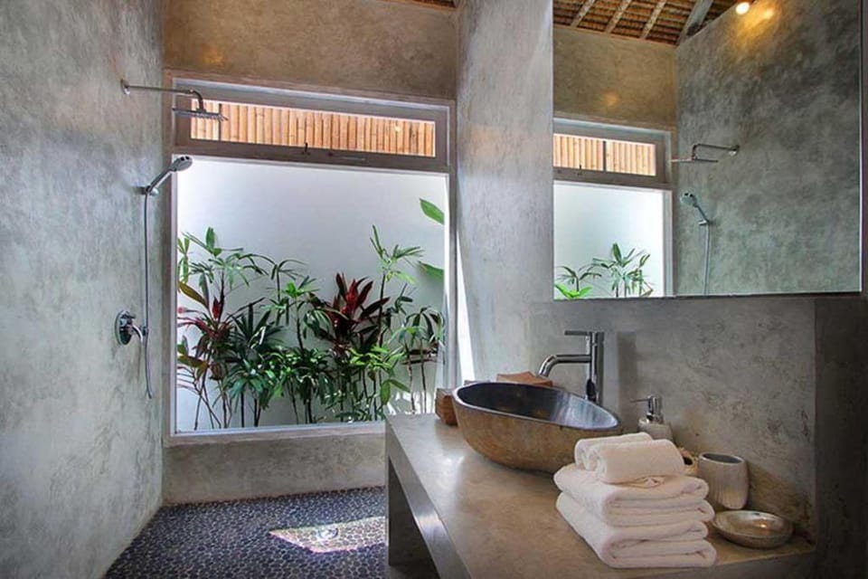 Renovated Villa Zayya, Central Oberoi Seminyak Villa in North Kuta