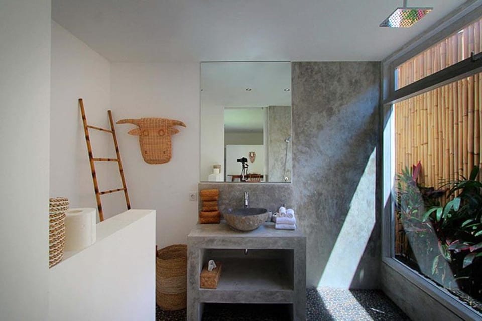 Renovated Villa Zayya, Central Oberoi Seminyak Villa in North Kuta