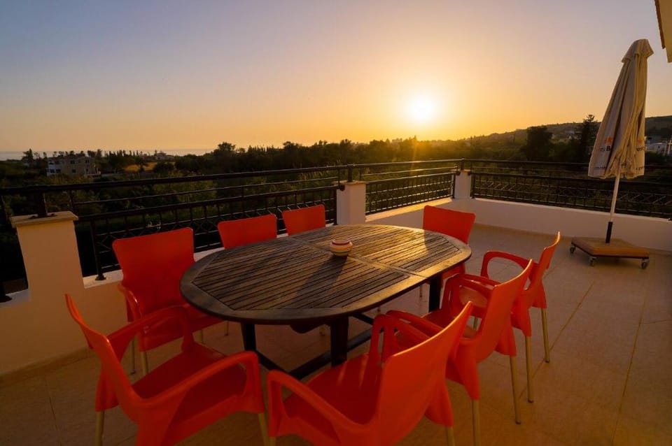 Bella Katerina Villa with pool in Coral Bay Villa in Peyia