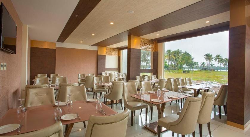 Blue Serene Backwater Resort Hotel in Kerala