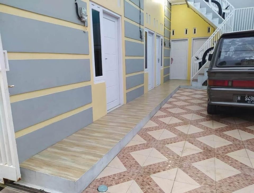 Guesthouse Berlian Batang Syariah near Kampung Kalisalak Park Hotel in Indonesia