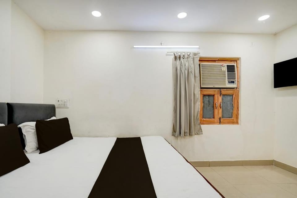 Hotel O KARAN RESIDENCY Hotel in Noida