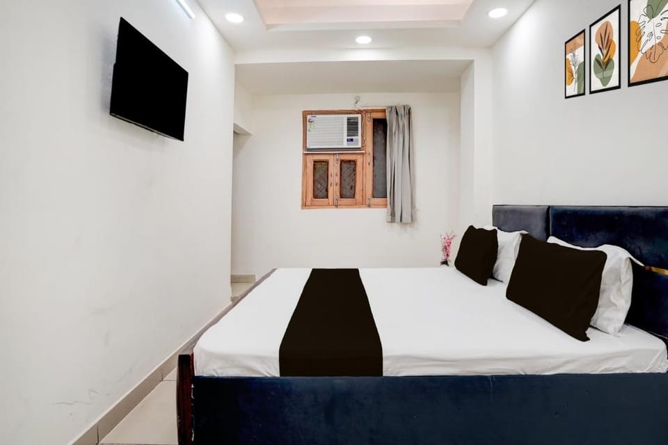 Hotel O KARAN RESIDENCY Hotel in Noida