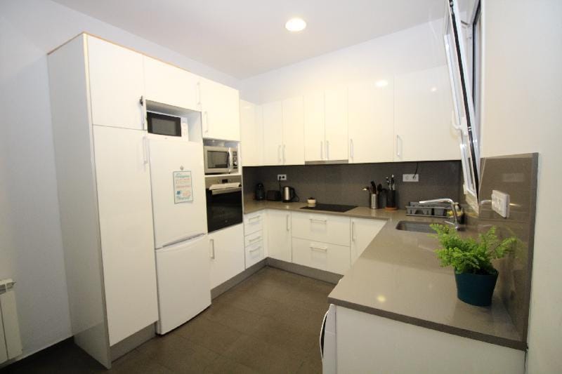 Rooms Gran via Apartment in Barcelona