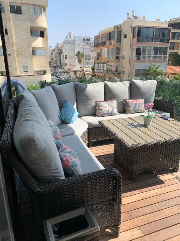 Colombia ?? and Stylish flat with a sea view Vacation rental in Tel Aviv-Yafo